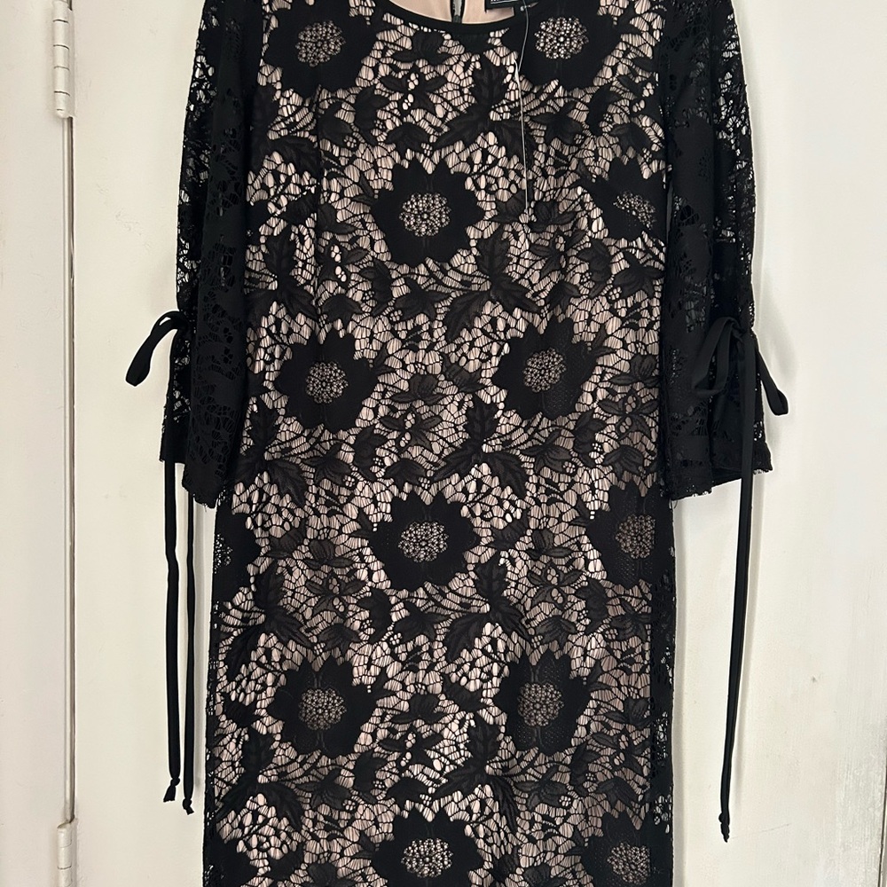 Karin Stevens Black and Cream Floral Lace Dress